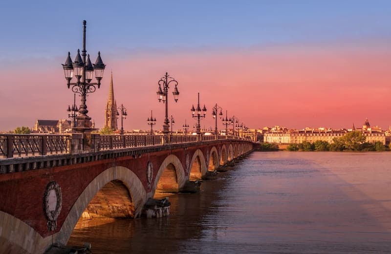 Pont de Pierre Bordeaux - Service Taxi 24h/24
